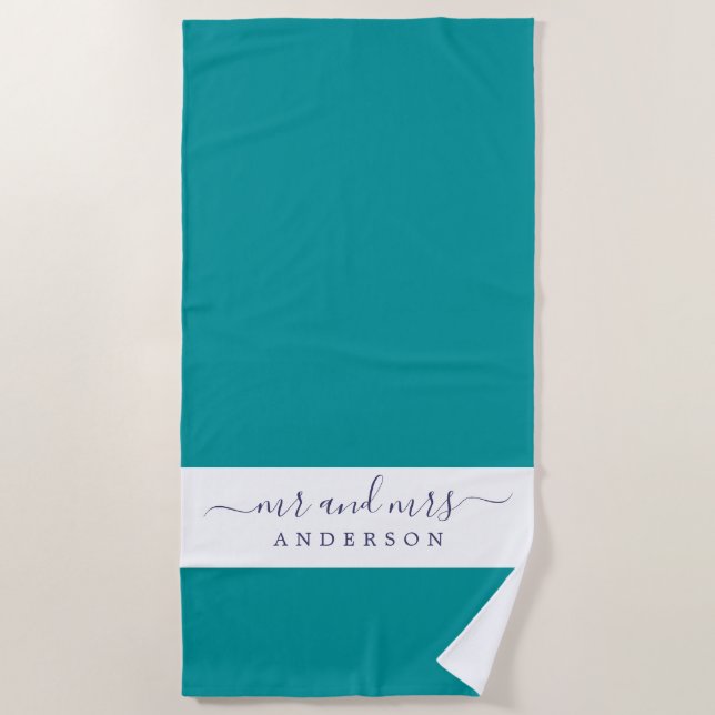 Chic Newlywed Viridian Green Mit Monogramm Strandtuch (Vorderseite)