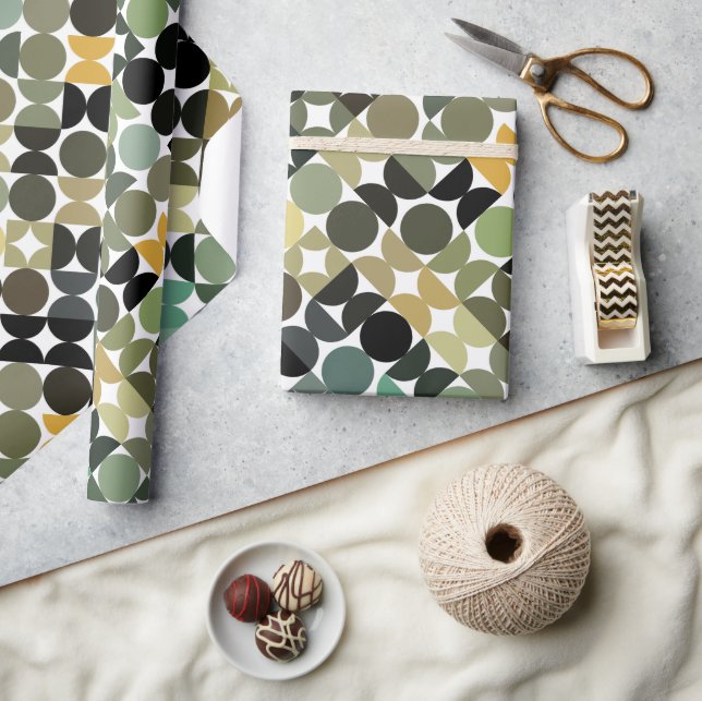 Chic Olive Green Taupe Beige Circles Art Pattern Geschenkpapier (Kunsthandwerk)