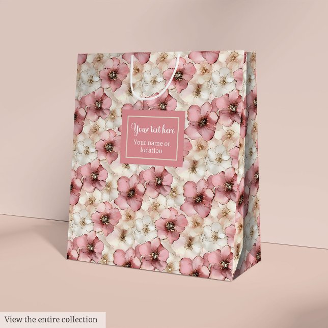 Chic pale pink and gold custom name sweet sixteen  mittlere geschenktüte (Chic pale pink and gold custom name sweet sixteen Medium Gift Bag)