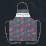 Chic Pink Ginkgo Leaf Print Custom Salon Wellness- Schürze<br><div class="desc">Eine wunderschöne Schürze mit einem Muster von Gingko-Blätter und zwei Zeilen Text nach Maß. Fügen Sie einen Wellness-Center oder Salonnamen hinzu, nageln Sie den Namen des Stylisten oder löschen Sie den Text und das Rechteck und verwenden Sie einfach das Muster. Ideal für Wellness-Center-Partys, Friseur-Stylisten, besondere Events, Gastgeber/Gastgeber-Geschenke, Bäcker, Köche oder...</div>