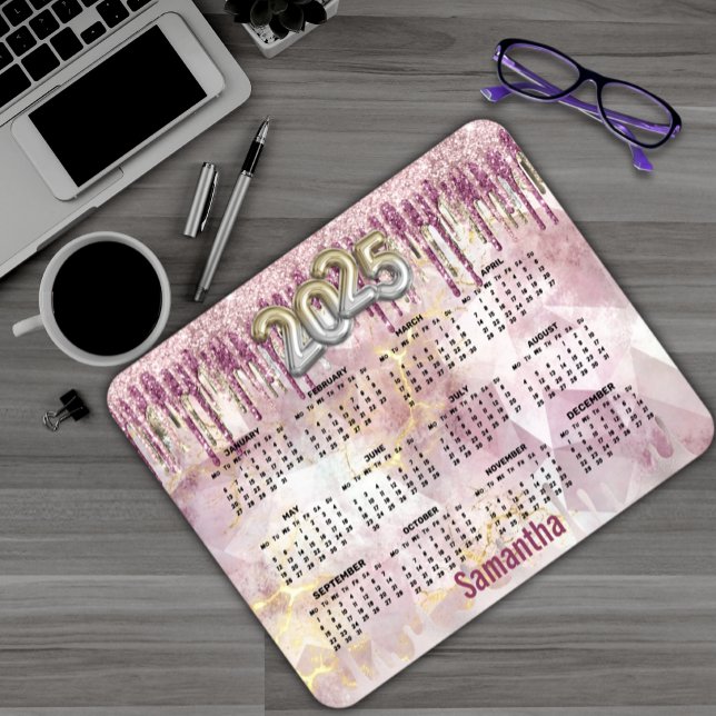 Chic pink gold Glitzer monogram 2025 calendar Mousepad (Von Creator hochgeladen)
