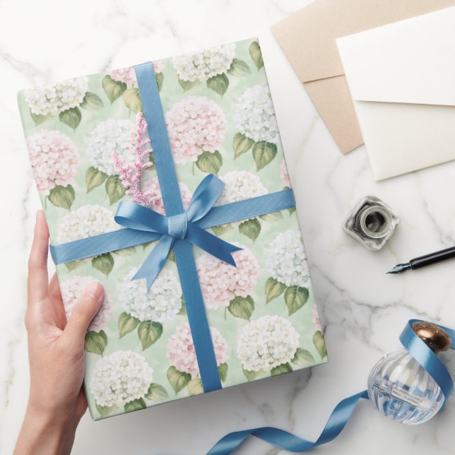 Chic Pink Romantic Blue White Floral Wedding Geschenkpapier (Schenken)