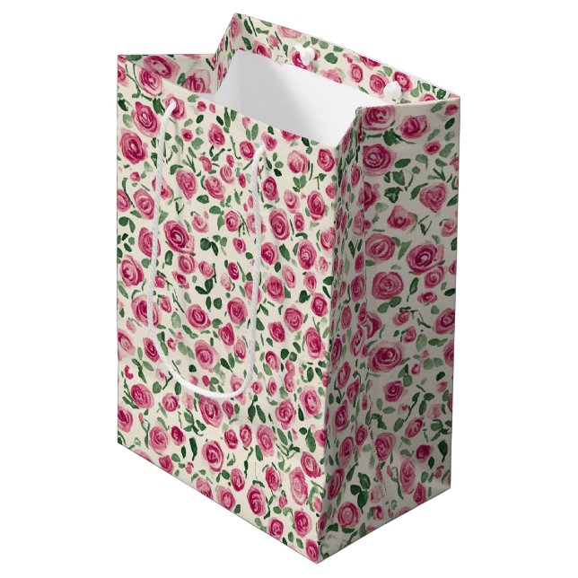 Chic Pink Roses Brautparty Mittlere Geschenktüte (Vorderseite Schrägansicht)