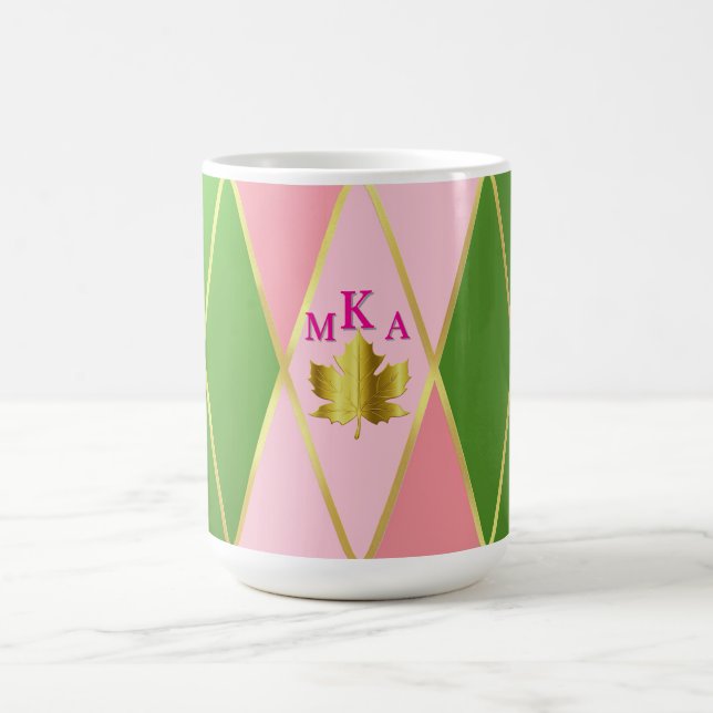Chic Pink und Green Raute Mit Monogramm Kaffeetasse (Mittel)