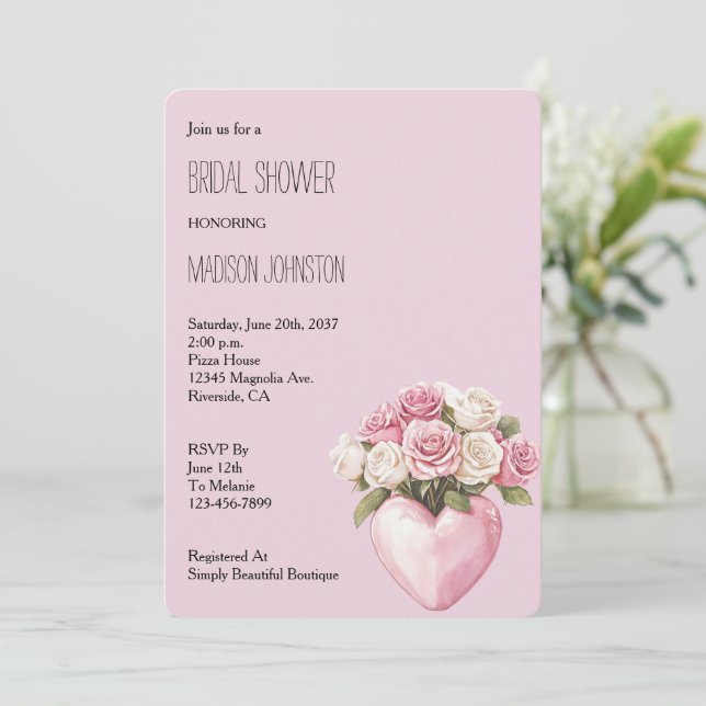 Chic Pink White Rose Blumenherz Brautparty Einladung (Stehend Vorderseite)