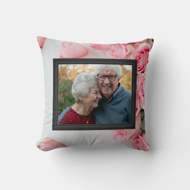 Chic Prints: Trending Throw Pillow Designs Kissen (Vorderseite)