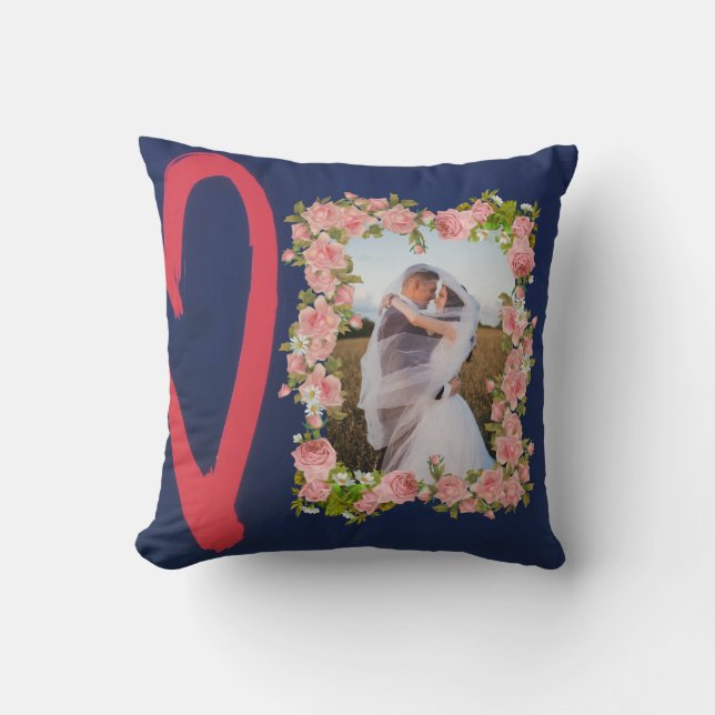 Chic Prints: Trending Throw Pillow Designs Kissen (Vorderseite)