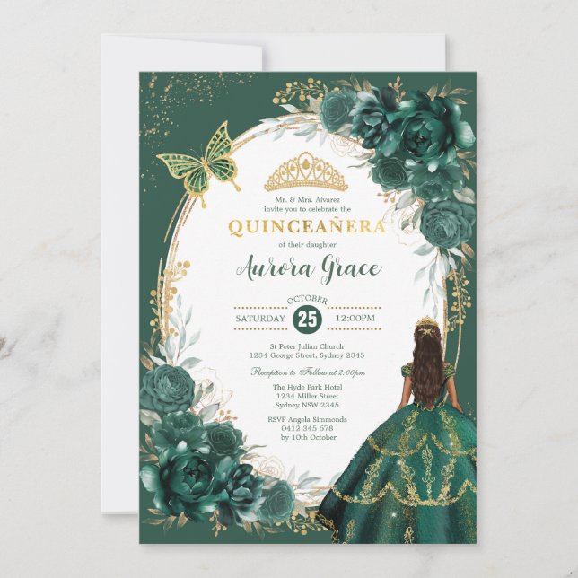 Chic Quinceañera Emerald Green Floral Butterfly in Einladung (Vorderseite)