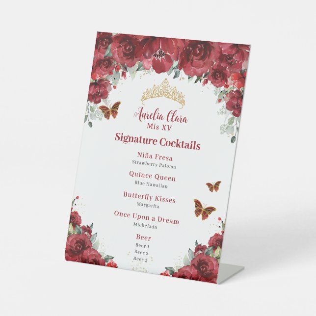 Chic Red Floral Gold Quinceanera Cocktails Menü Sockelschild (Vorderseite)