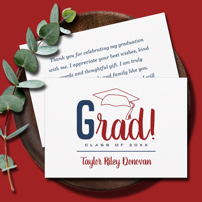 Chic Red Grad Cap Abschluss Mitteilungskarte (3.5" x 5" navy blue and red Grad and graduation cap flat note cards, your message on the back)