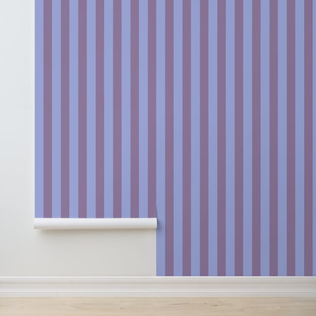 Chic Regular Streifen in Soft Blue & Violet Tapete (Anwendung)