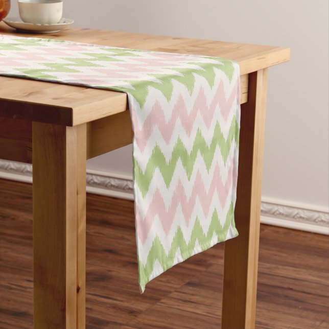 Chic rosa und grün geometrisch Zickzack Muster Kurzer Tischläufer (Beispiel)