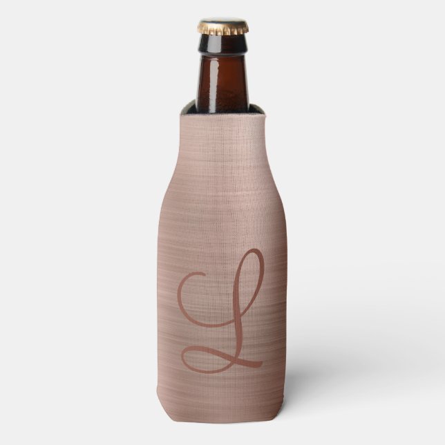 Chic Rose Gold Brushed Metal Monogram Initial Flaschenkühler (Flaschenvorderseite)