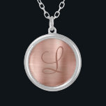 Chic Rose Gold Brushed Metal Monogram Initial Versilberte Kette<br><div class="desc">Diese schicke Halskette verfügt über ein großes Skriptmonogramm auf einem Hintergrund von Rose goldgebürsteter metallischer Textur. Ein einzigartiges Geschenk für süßen 16 Geburtstag,  Urlaub und jeden besondere Anlass. Entworfen für Sie von Extreme T-Shirts!</div>