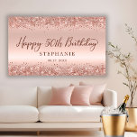 Chic Rose Gold Glitzer Happy 50th Birthday Script Banner<br><div class="desc">Elegante moderne Sparkle Rose Gold Glitzer Personalisiert Happy 50. (oder JEDES Alter) Geburtstagsparty Banner. Dieses Girly Adult feminine FIFTY (FIFTIETH) Geburtstagsdekor mit "Happy 50th Birthday"-Text in einem stilvollen handgeschriebenen Kalligrafieschrift und individuelle Name, Datum auf rot Rosa oder Rose Gold Imitate gebürstete metallische Folie Hintergrund mit lockerem Glam Glitzer Rahmen. Ideal...</div>