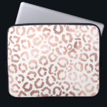 Chic Rose Gold Leopard Cheetah Animal Print Laptopschutzhülle<br><div class="desc">Dieses elegante und schicke Design ist perfekt für die moderne Mode. Es verfügt über ein Imitat gedruckt Rose Gold handgezeichnet Leopard/cheetah Safari Tierdruck auf einem einfachen weißen Hintergrund. Es ist hübsch, niedlich und trendig! ***WICHTIGE HINWEIS FÜR DESIGN: Für individuelle Designanfragen, wie z.B. passende Produktanfragen, Farbänderungen, Platzierungsänderungen oder andere Änderungswünsche, klicken...</div>