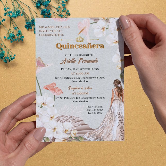 Chic Sage & Blush Blues Quinceñera Einladung (Chic Sage & Blush Floral Quinceañera Invitation with Gold Accents)