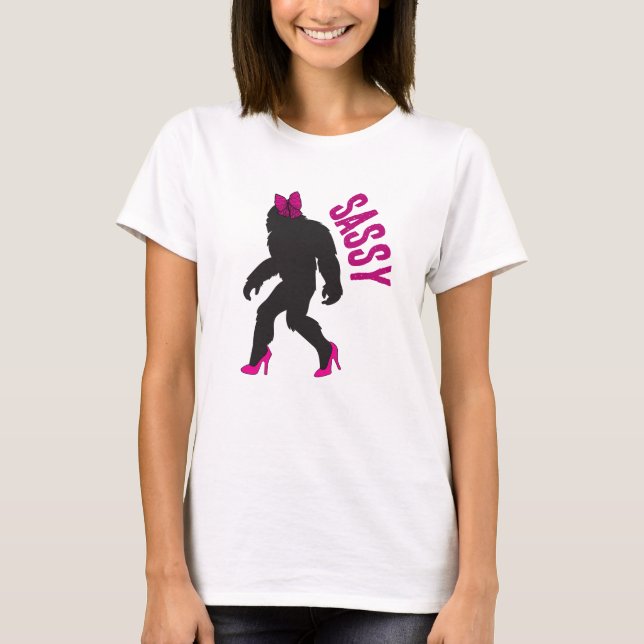 Chic Sassy Sasquatch (Big Foot) T-Shirt (Vorderseite)
