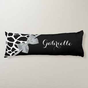 Chic Schwarz-weiß Giraffe Print Silver Bow and Nam Seitenschläferkissen