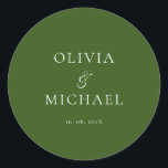 Chic Script Forest Green Minimalist Wedding Runder Aufkleber<br><div class="desc">Add a personal and elegant touch to your wedding favors, envelopes, or packaging with this minimalist round sticker featuring your custom name in a graceful script font. Designed to complement a modern and timeless wedding theme, this classic forest green and white design pairs beautifully with any part of your celebration....</div>