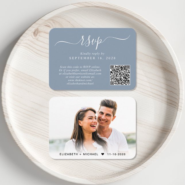 Chic Script Foto QR Code Dusty Blue Wedding RSVP Begleitkarte (Von Creator hochgeladen)
