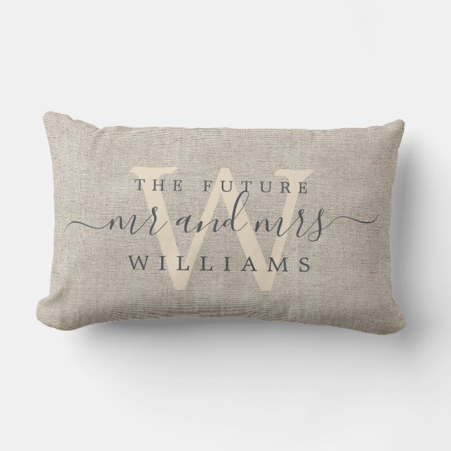 Chic Script Future Mr Mrs Monogram Beige Leinen Lendenkissen (Vorderseite)