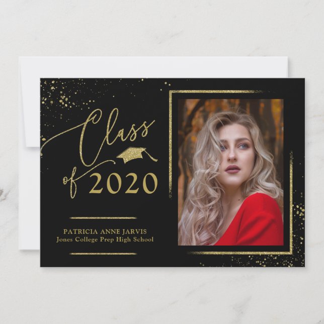 Chic Script Grad Ankündigung Gold Glitzer Foto (Vorderseite)