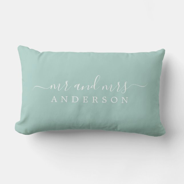 Chic Script Mr. Pastel Blue Newlywed Monogram Lendenkissen (Vorderseite)
