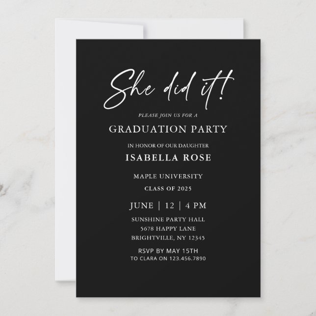 Chic She hat Black and White Graduation Party gema Einladung (Vorderseite)