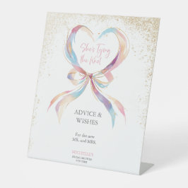 Chic She ist die Bindung der knospenrosa Bow Ratsc Sockelschild