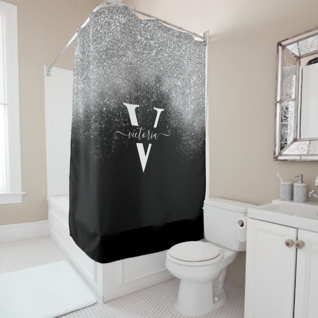Chic Silver Glitzer Sparkle Monogram Black Custom Duschvorhang (Beispiel)