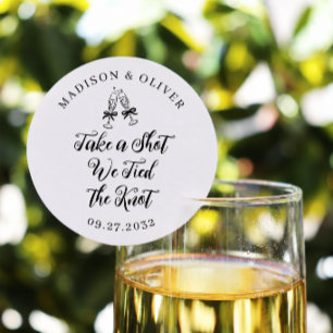Chic Take A Shot We Tied Knot Hochzeitsgetränk Fav Runder Aufkleber