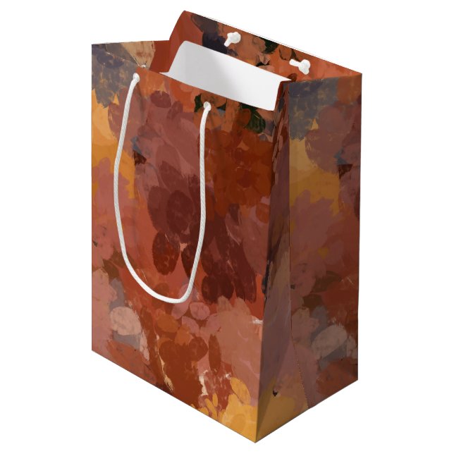 Chic Terracotta Rust Trendbraun Abstrakt Mittlere Geschenktüte (Vorderseite Schrägansicht)