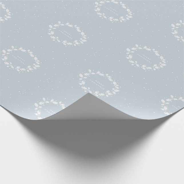 Chic Traditional Dusty Blue Christmas Holly Wreath Geschenkpapier (Ecke)