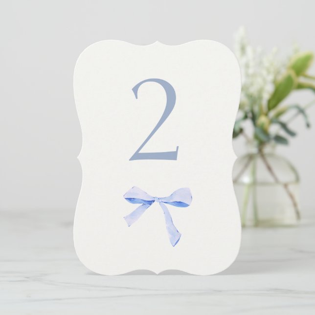 Chic & Trendy Blue Ribbon Wedding Tischnummer (Stehend Vorderseite)