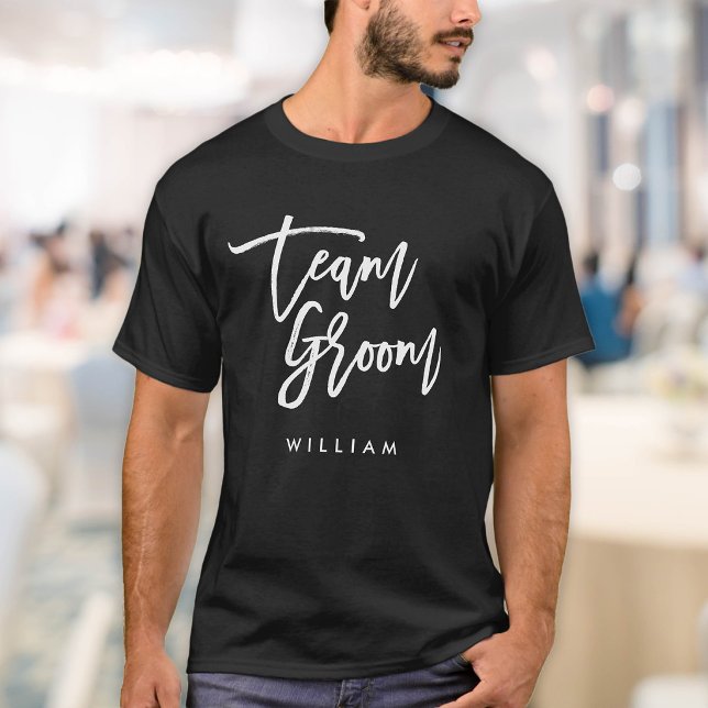 Chic Trendy Brush White Script Team Groom T-Shirt (Von Creator hochgeladen)