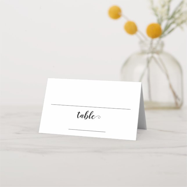 Chic Typografie Schwarz-Weiß Tafelhochzeit Platzkarte (Vorderseite)