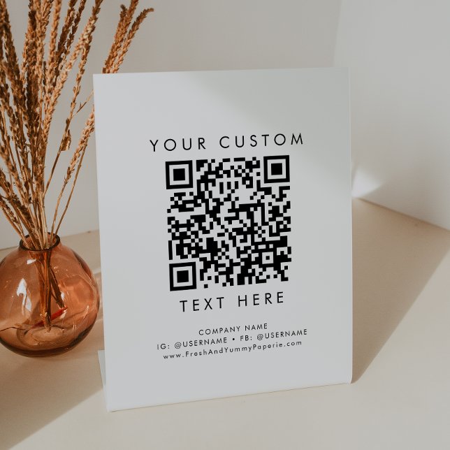 Chic Typografy Business oder Wedding Custom QR Cod Sockelschild (Von Creator hochgeladen)