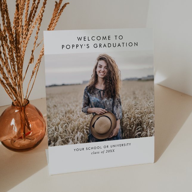 Chic Typografy Foto Graduation Party Willkommen Sockelschild (Von Creator hochgeladen)