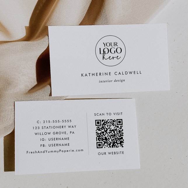 Chic Typografy Logo und QR Code Visitenkarte (Von Creator hochgeladen)