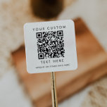 Chic Typografy Small Business Custom QR Code Quadratischer Aufkleber<br><div class="desc">Dieser elegante Typografie-QR-Quadrat-Aufkleber für kleine Unternehmen ist perfekt für einen kleinen Geschäftsinhaber. Das einfache Design zeichnet sich durch klassisch minimalistische schwarz-weiße Typografie mit einem rustikalen Bohustempfinden aus. Anpassbar in jeder Farbe.</div>