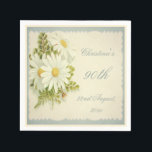 Chic Vintag Daisies 90th Birthday Serviettes Serviette<br><div class="desc">Elegante personalisierte / personalisierte Brauch Ninetieth / 90. Geburtstagsparty Serviettes florale daisy Servietten für Frauen. Schöne, romantische, Vintage Collage, schicke, blumengeschmückte antike Kunstillustrierung mit drei niedlichen offenen Blume in Weiß und Gelb mit einem Wirbel blauen und cremefarbenen Rahmen auf einem weichen pastellfarbenen Hintergrund. Diese sind stilvoll, elegant, trendig, glamourös, altmodisch,...</div>