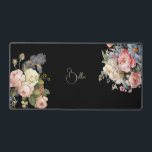Chic Vintage Personalisierte Rose & Iris Schreibtischunterlage<br><div class="desc">Schöne,  zeitlose und elegante Sprays aus künstlerisch rosa und weiß rosa Rosen,  Pfannkuchen und lila Bartiris mit zartem Blattwerk. Enthält ein bearbeitbares Textfeld für Ihre Personalisierung und die Hintergrundfarbe ist anpassbar.</div>