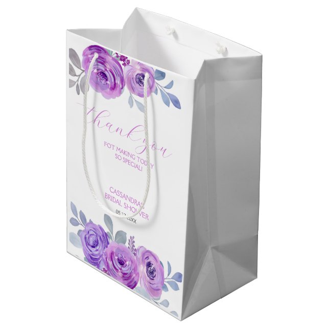 Chic Violet Rose Grüne Blumenbeete Brautparty Mittlere Geschenktüte (Rückseite Schrägansicht)