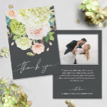 Chic Watercolor Florals Wedding Foto Dankeskarte<br><div class="desc">Schöne Aquarellfarben von weißen und grünen Hydrangeas mit rosa und cremefarbenen Rose,  Gänseblüten,  kleinen Blüten und Blätter sind auf der Vorderseite dieser hellonyx schwarzen Hochzeit Dankeschön Karten. Ihr Foto und Ihre Nachricht werden auf der Rückseite gedruckt. PASSENDE Artikel in unserer Sammlung.</div>