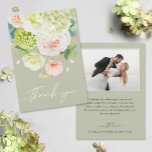 Chic Watercolor Florals Wedding Foto Dankeskarte<br><div class="desc">Schöne Aquarellfarben von weißen und grünen Hydrangeas mit rosa und cremefarbenen Rose,  Gänseblüten,  kleinen Blüten und Blätter sind auf der Vorderseite dieser Weise grün Hochzeitsgarantie. Ihr Foto und Ihre Nachricht werden auf der Rückseite gedruckt. PASSENDE Artikel in unserer Sammlung.</div>