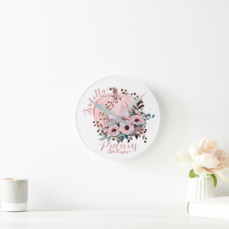 Chic Whimsical White Pink Pumpkin Floral Runde Wanduhr