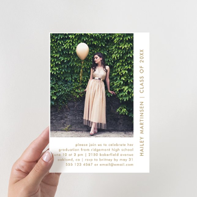 Chic White and Gold Two Foto Graduation Party Einladung (Von Creator hochgeladen)