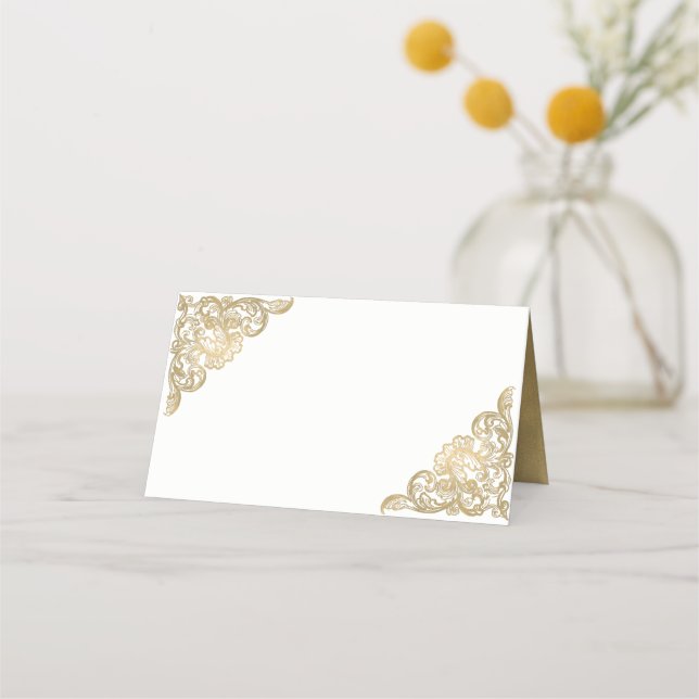 Chic White and Gold Wedding Folded Platzkarte (Vorderseite)