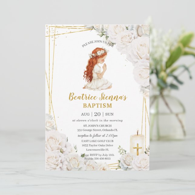 Chic White Floral Taufen Christening Praying Girl Einladung (Stehend Vorderseite)